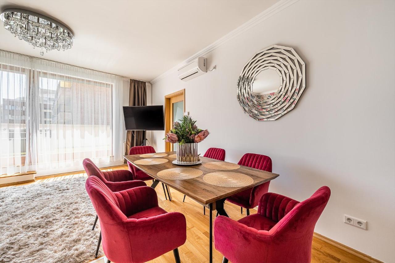 Penthouse Three Bedrooms, Three Balconies Apartment With Free Parking In Kiraly Street Будапешт Екстер'єр фото