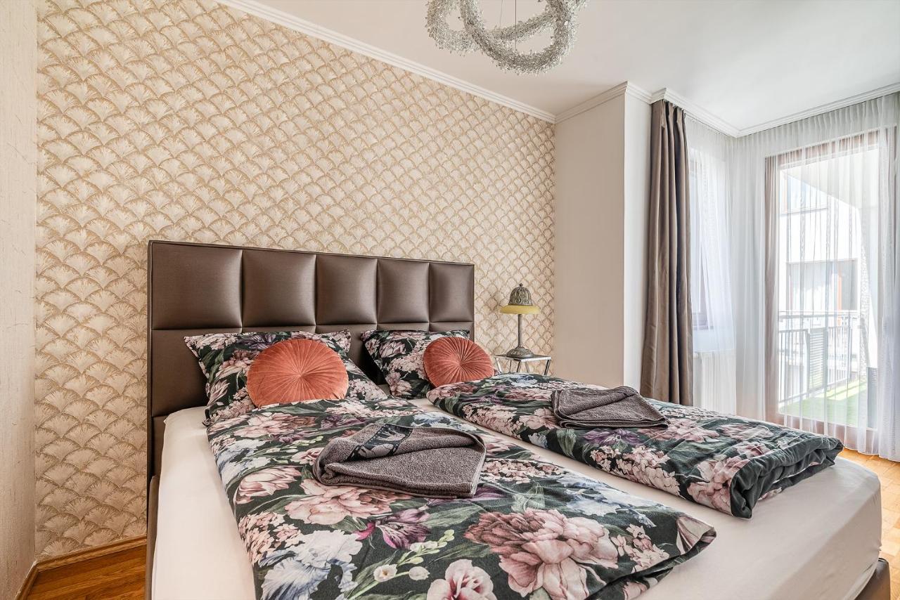 Penthouse Three Bedrooms, Three Balconies Apartment With Free Parking In Kiraly Street Будапешт Екстер'єр фото