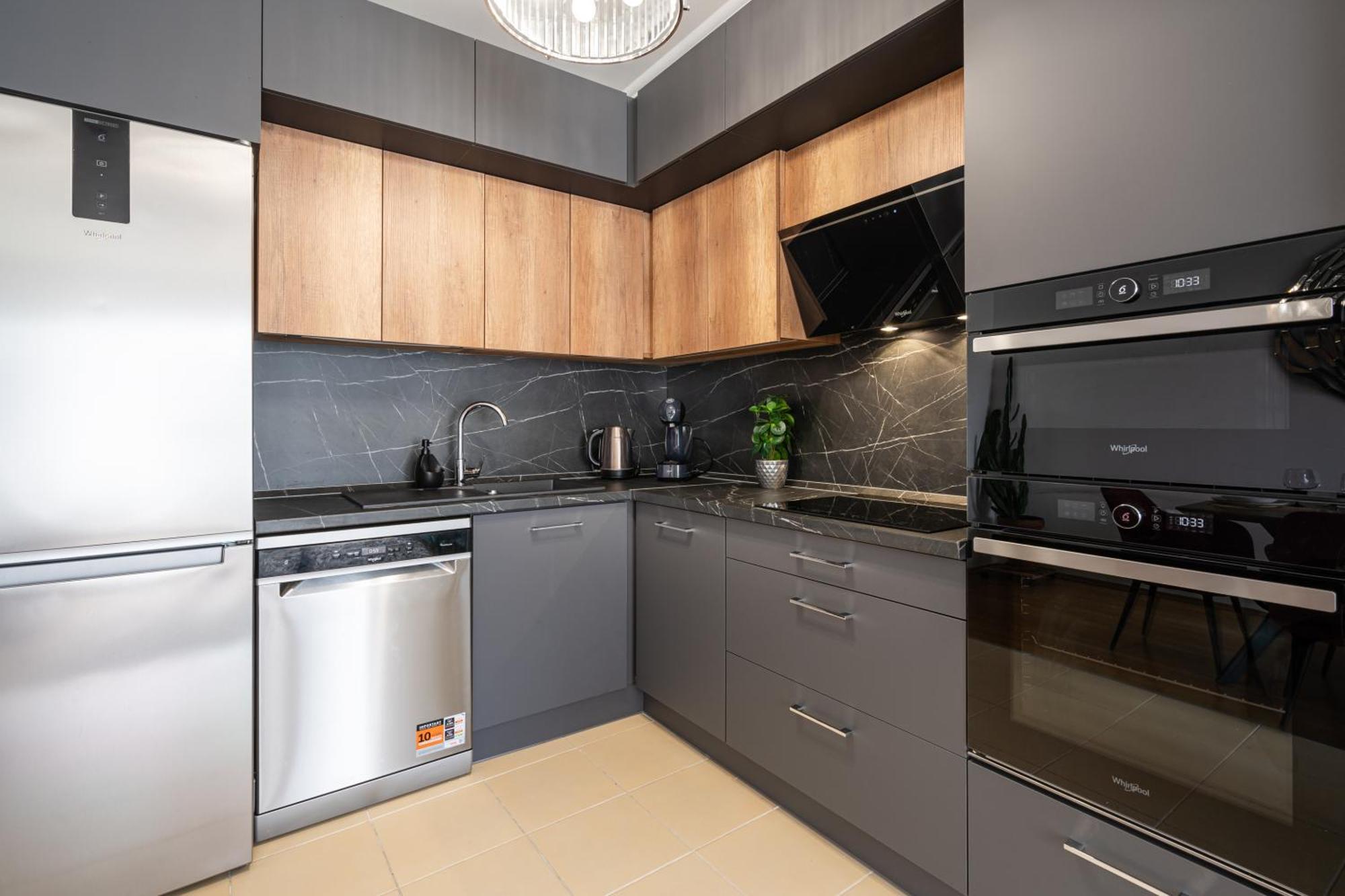 Penthouse Three Bedrooms, Three Balconies Apartment With Free Parking In Kiraly Street Будапешт Екстер'єр фото
